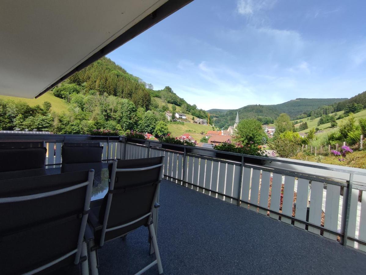 Steepleview House, Schwarzwaldblick Apartment - Spacious & Peaceful バート・ペーターシュタル・グリースバッハ エクステリア 写真